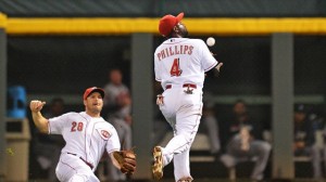 Brandon Phillips makes a great basket catch with his back to the field on a shallow fly ball from Justin Upton, stealing a hit.