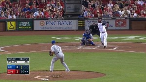 Brandon Phillips follows up Joey Votto's solo homer with a solo blast of his own to tie the game in the 1st inning.